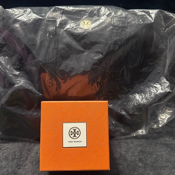 Tory Burch Black Leather Bag with new Signature black wrap watch - Picture 1 of 9